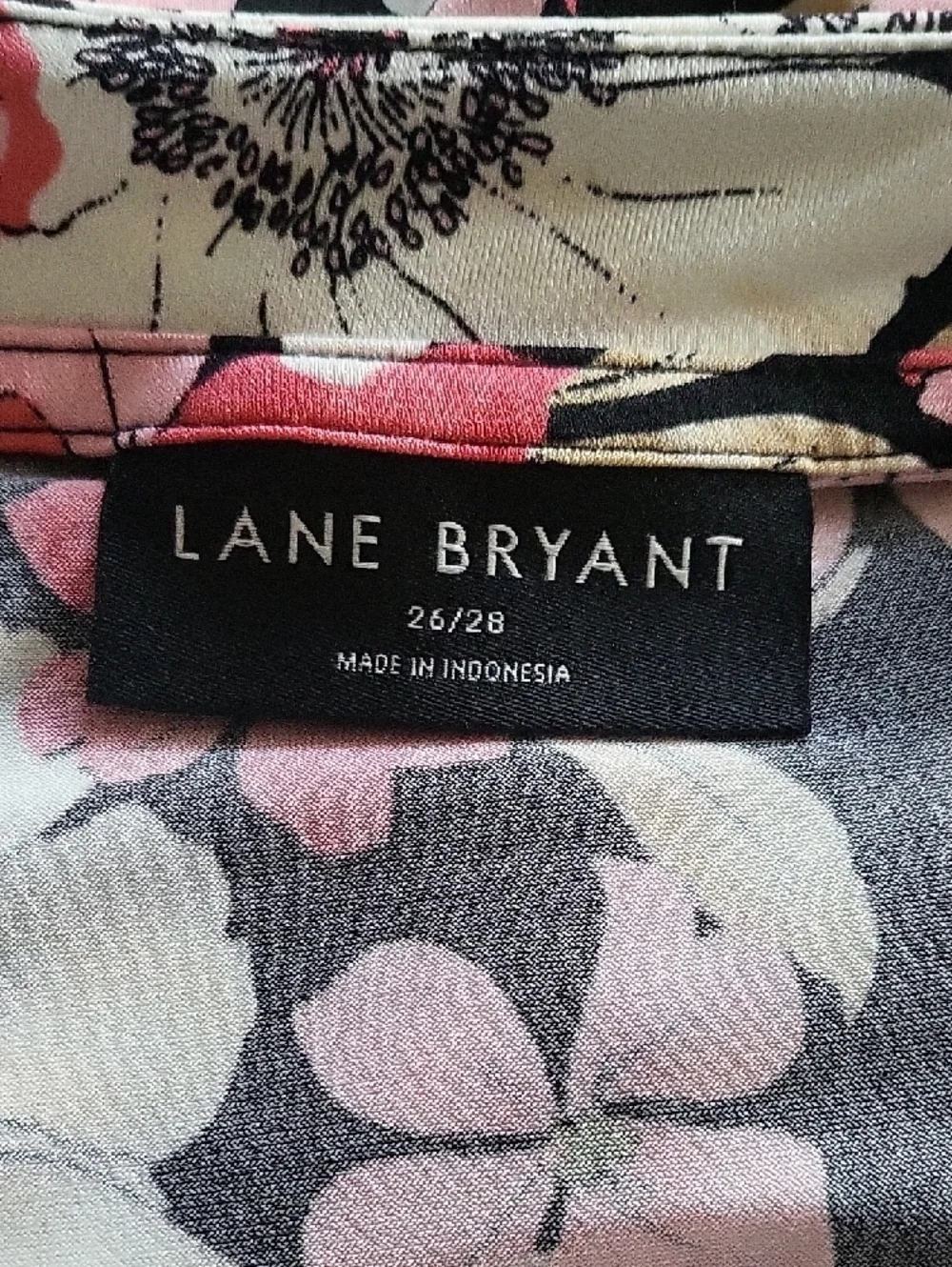 Lane Bryant Floral Blouse Size 26/28 Black Pink Flowy V-Neck Top - Picture 2 of 9
